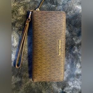 Michael kors wallet